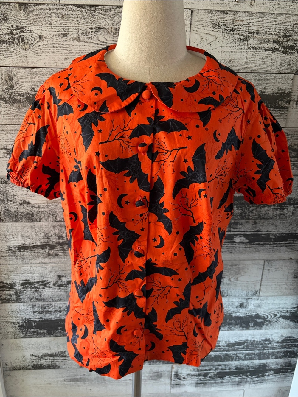 NWT Magnolia Place Women’s Orange Halloween Bat-Print Button Blouse